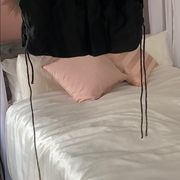 Black sleeveless fancy top - Picture 2 of 2